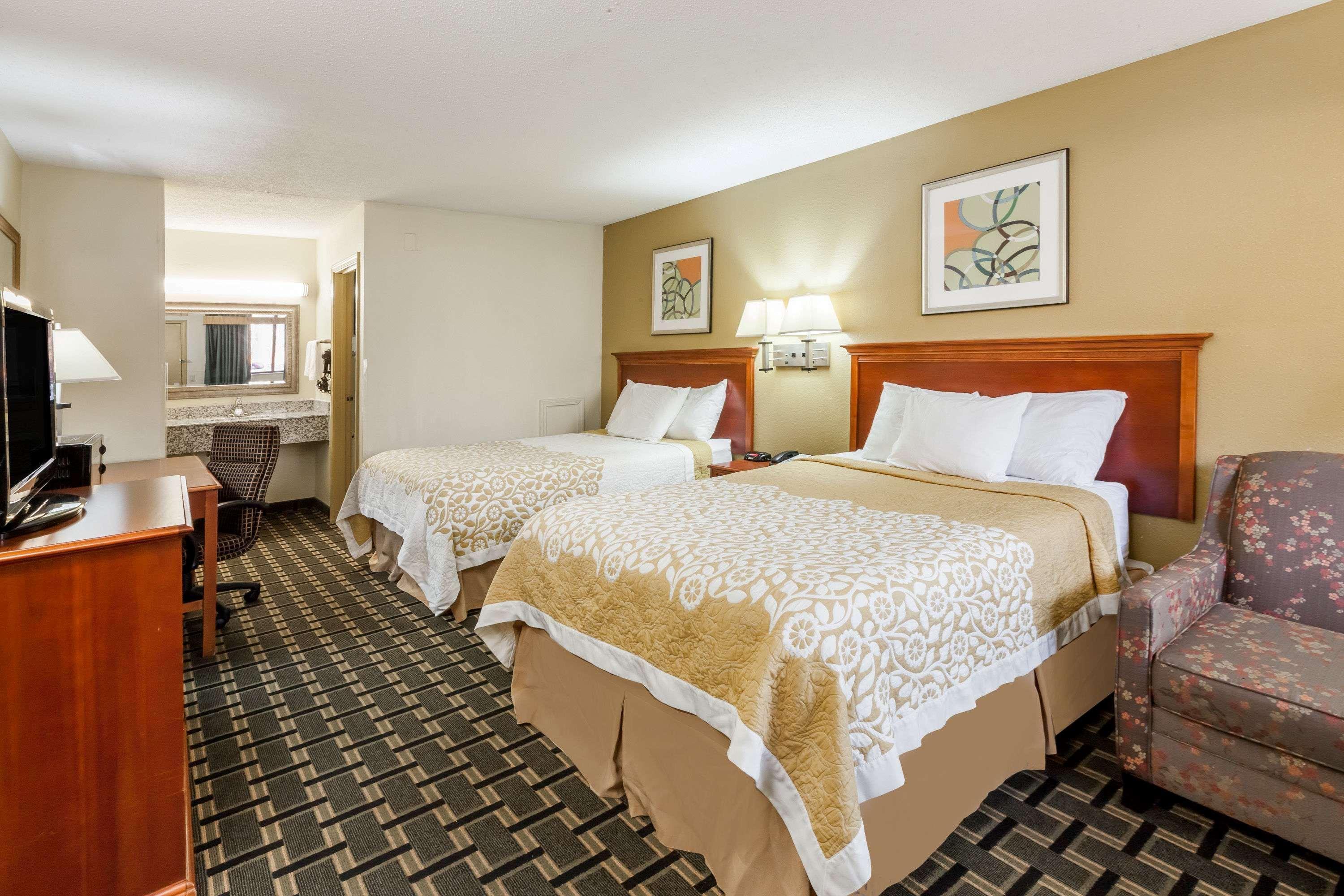 Days Inn By Wyndham Kent - Akron Exterior foto