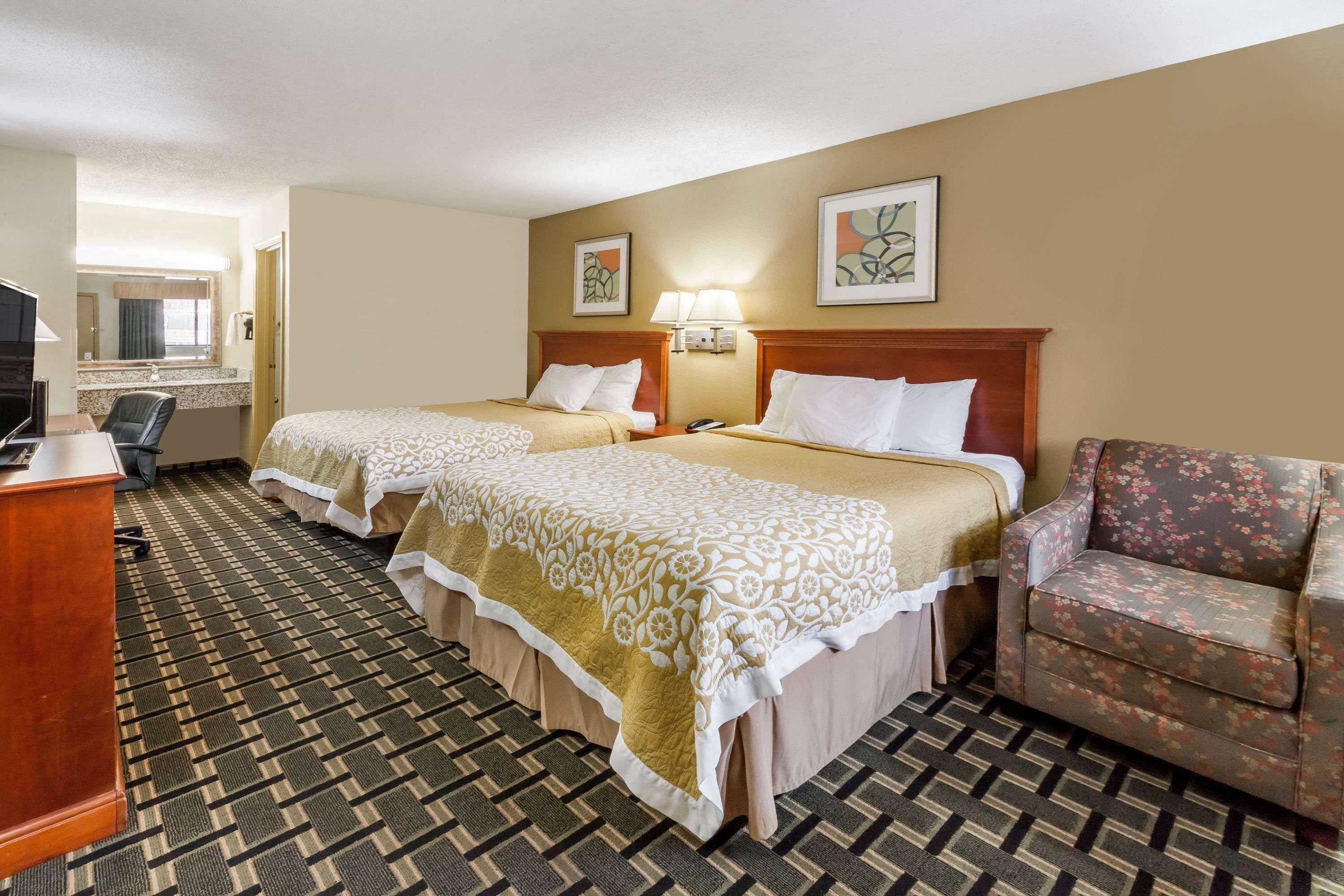 Days Inn By Wyndham Kent - Akron Exterior foto