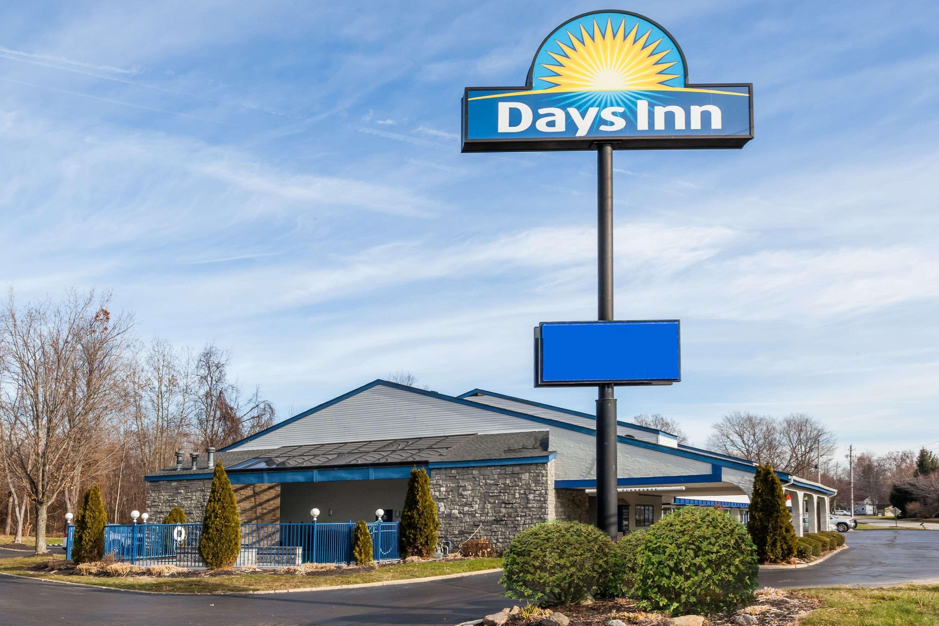 Days Inn By Wyndham Kent - Akron Exterior foto