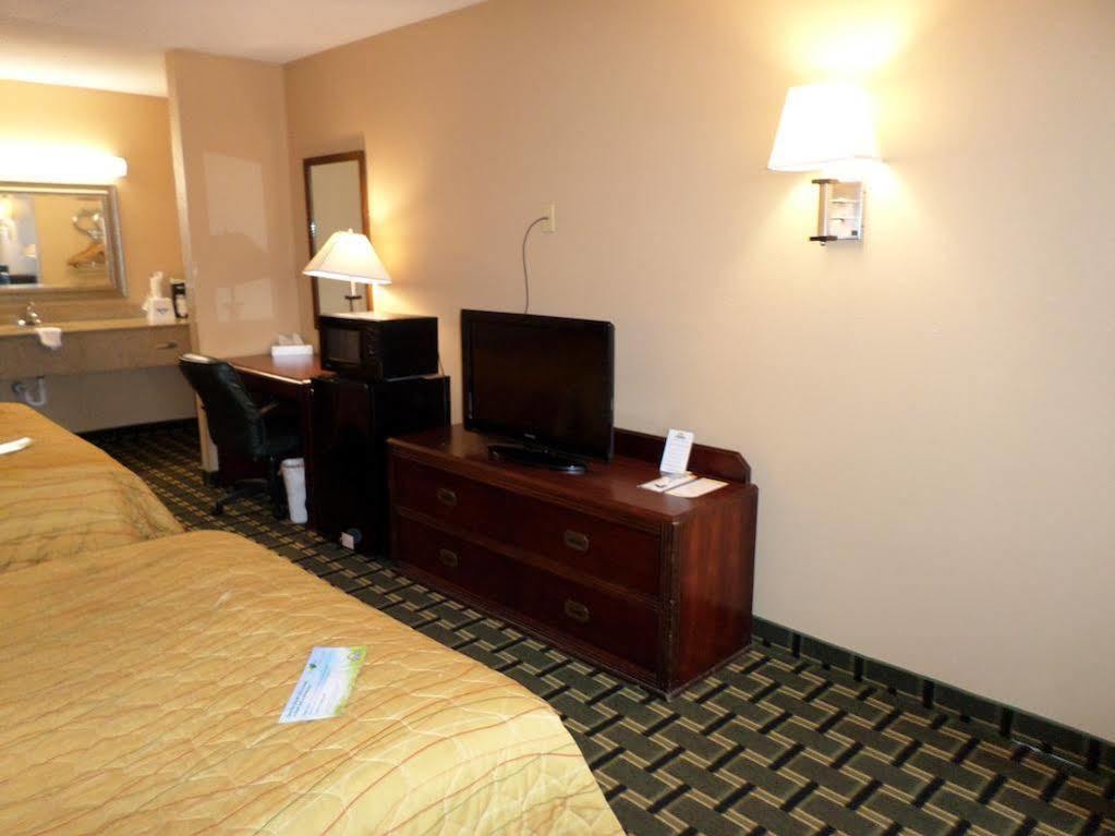 Days Inn By Wyndham Kent - Akron Exterior foto