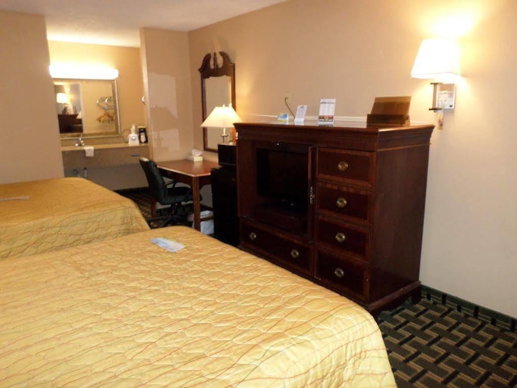 Days Inn By Wyndham Kent - Akron Exterior foto